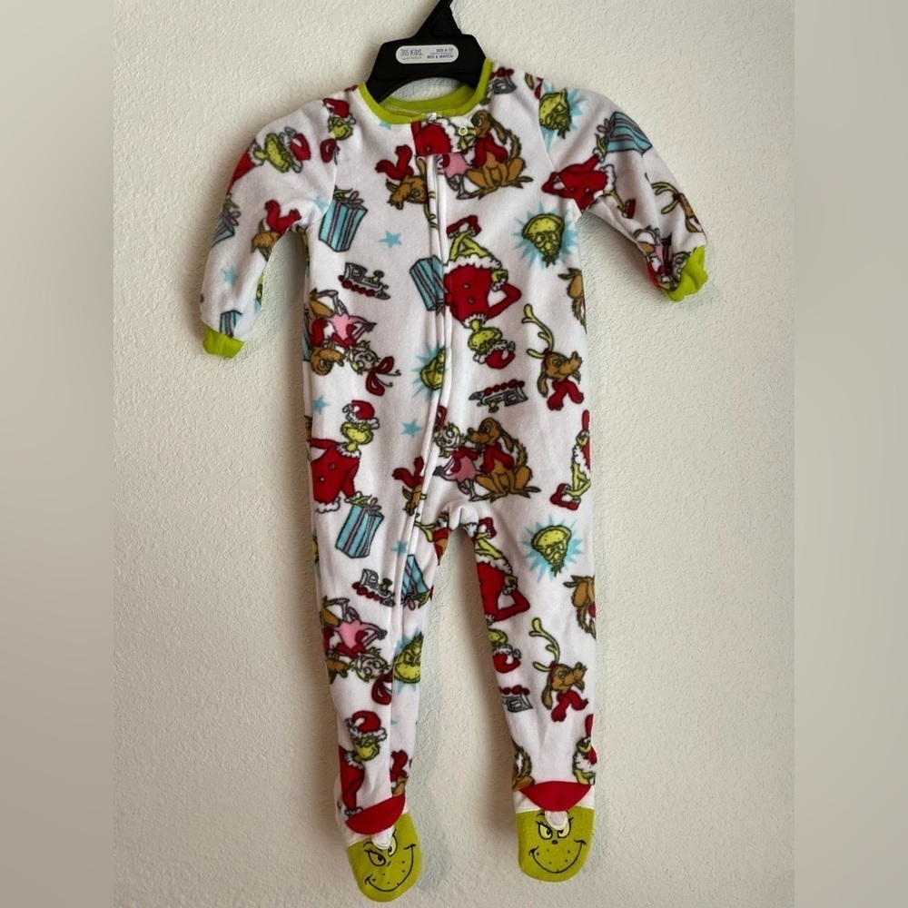 Dr. Seuss Kids Footie Pajama - White, Red, and Green warm and cozy size 12M